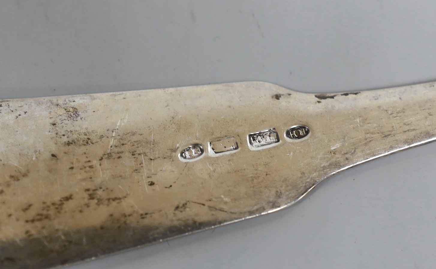 An early 19th century Irish? silver fiddle pattern soup ladle, makers mark RH (stamped twice) other marks illegible, 33.5cm, 6oz.